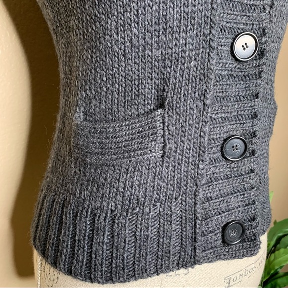 Loft ~ Sweater Vest with Faux Fur Collar - Picture 2 of 9